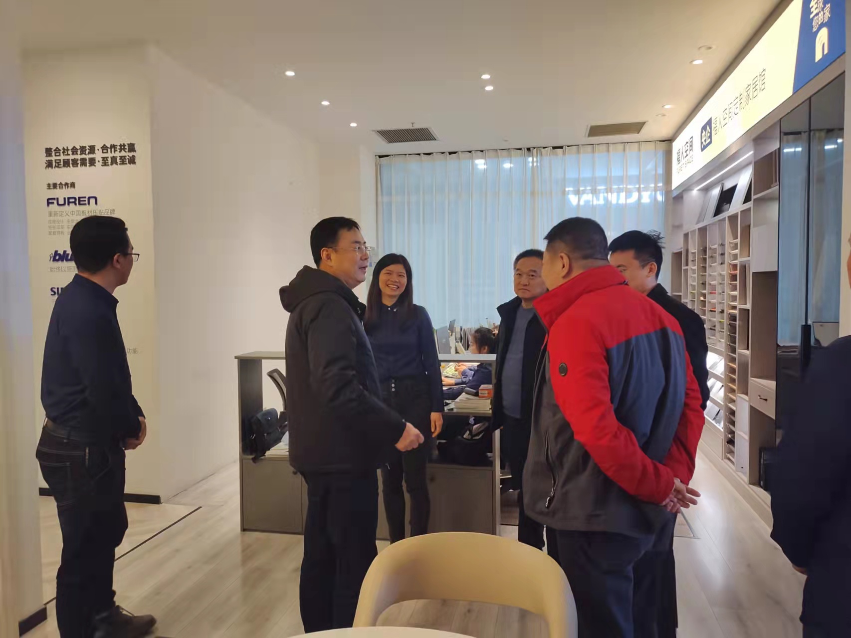 �й���ҵ�����쵼ݰ�����־��λ�J9���п���(ͼ3)