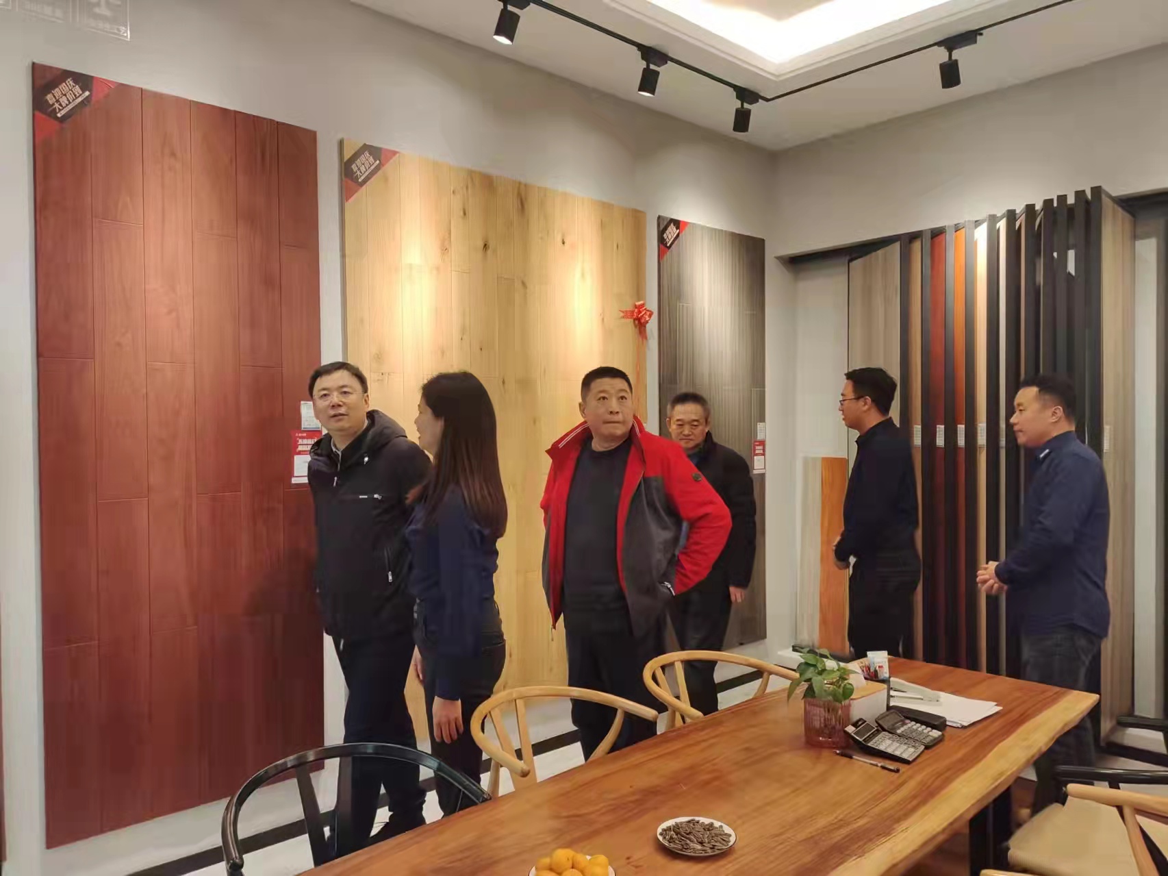 �й���ҵ�����쵼ݰ�����־��λ�J9���п���(ͼ1)