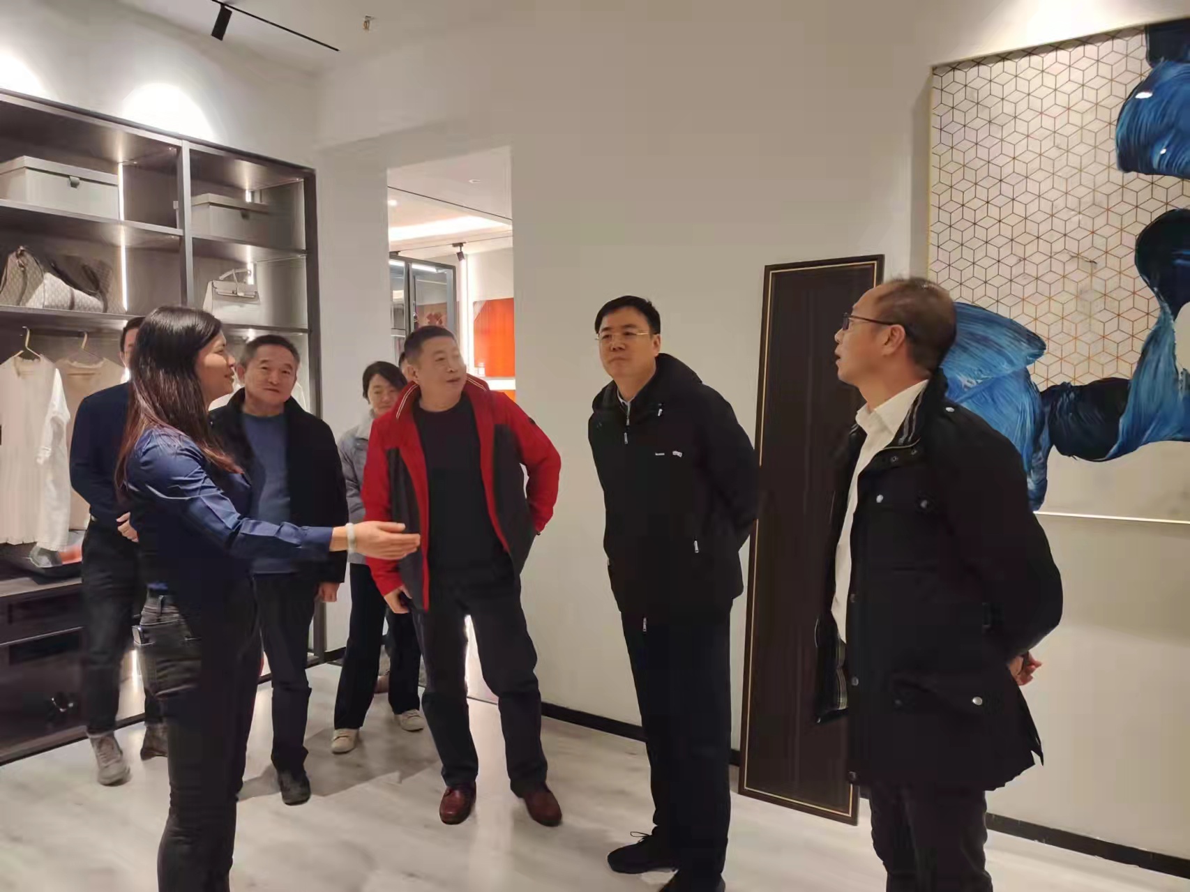 �й���ҵ�����쵼ݰ�����־��λ�J9���п���(ͼ2)